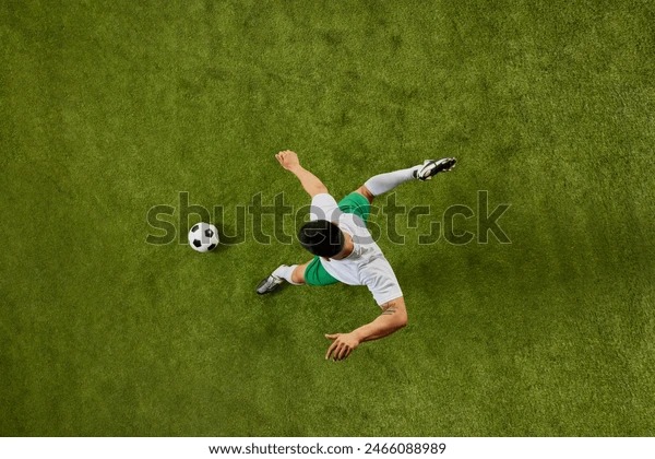 报告裁判，有人背着“滑翔伞”上篮！