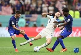 尽管拉波尔塔和豪尔赫·门德斯近期在环球足球颁奖礼上有过交流，但弗里克立场明确：他需要一名中卫而非边卫。